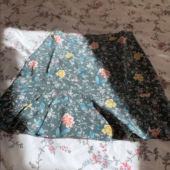 Floral skirt - Picture 3 of 4